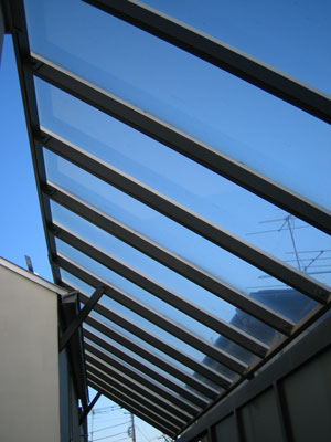鉄骨とガラスによる屋根