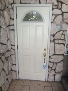 リクシルのリシェント玄関ドアカバー工法交換前