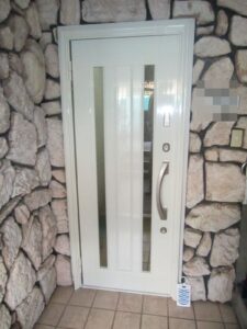 リクシルのリシェント玄関ドアカバー工法交換後